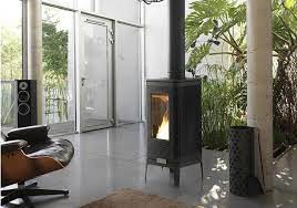 Купить Печь-камин Invicta Iwaki on base в интерьере чугунная в Гродно в Гродно