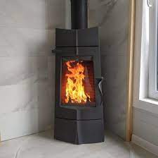 Печь-камин чугунный Invicta Chamane 14 в интерьере Амазонка бай фото  в Гродно