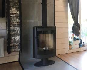 Печь-камин с теплообменником Мета-Бел АОТ 7.0-01 Свитязь фото в интерьере в Гродно