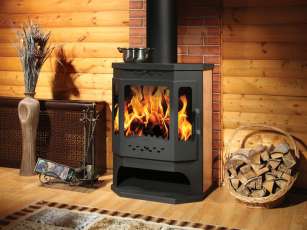 Стальной камин с дровницей Бавария призматик с плитой фото в интерьере в Гродно