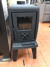 Печь-камин чугунный FireWay Zeige в интерьере Амазонка бай фото в Гродно