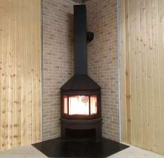 Стальной камин Бавария Мюнхен угловой чёрный (без перемычки) фото в интерьере в Гродно