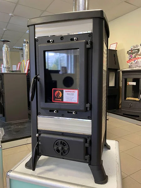 Печь-камин чугунный FireWay Klemens в интерьере Амазонка бай фото в Гродно