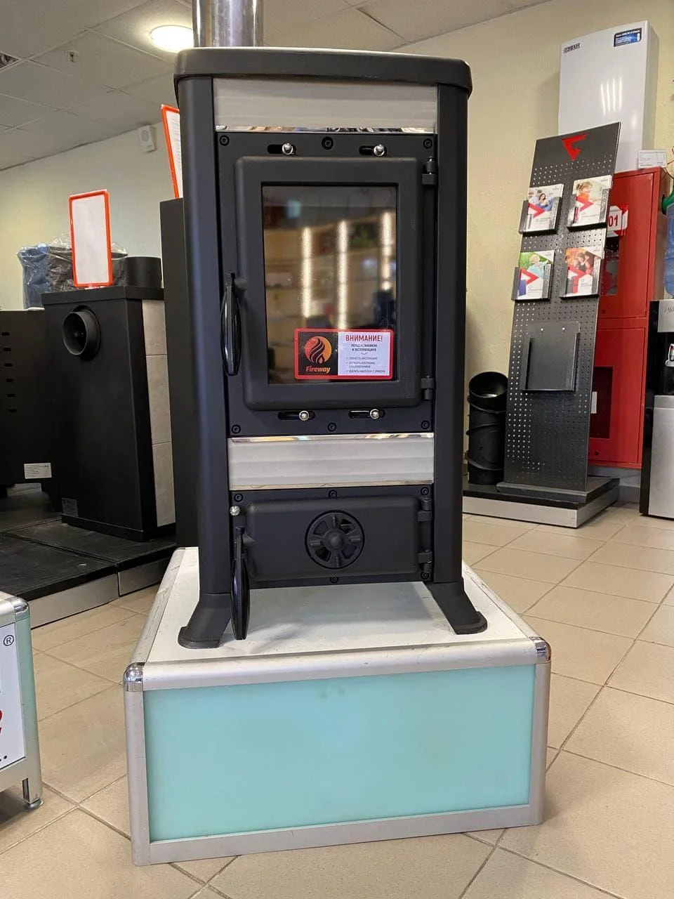 Печь-камин чугунный FireWay Klemens в интерьере Амазонка бай фото в Гродно