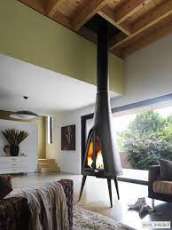 Печь-камин чугунный Invicta Pow-Wow в интерьере Амазонка бай фото в Гродно