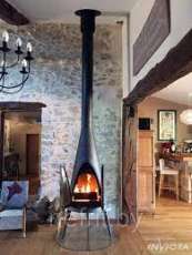 Печь-камин чугунный Invicta Pow-Wow в интерьере Амазонка бай фото в Гродно