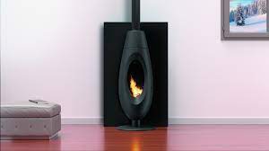 Печь-камин чугунный Invicta OVATIO в интерьере Амазонка бай фото в Гродно